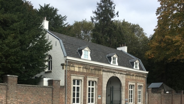 Bloemen op het kerkhof